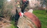 Odbačena mješalica za beton ide u reciklažu.