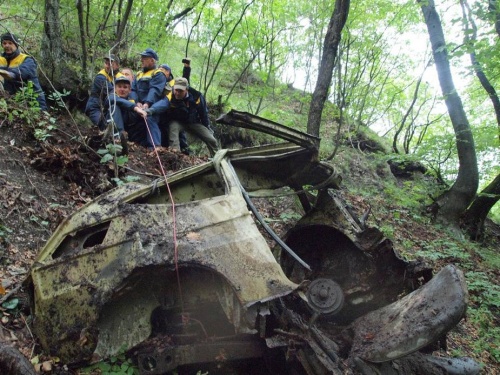 Poštari izvlače olupinu kod izvora u parku prirode Žumberak